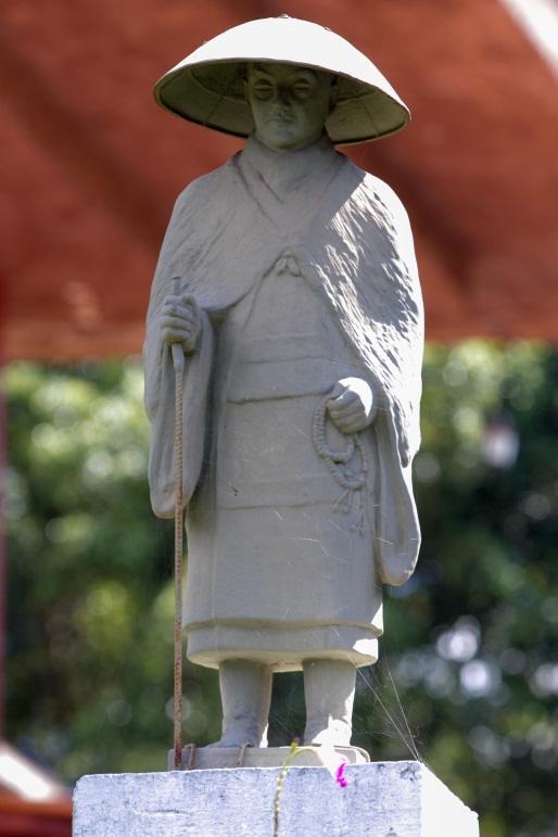 Estátua comum a todos os Templos do Shin Budismo da Terra Pura, retratando o
