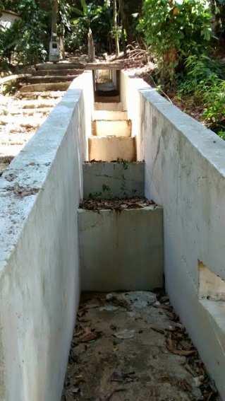 Pênsil - Muro de contenção em concreto, barbacãs, impermeabilização, condução da água