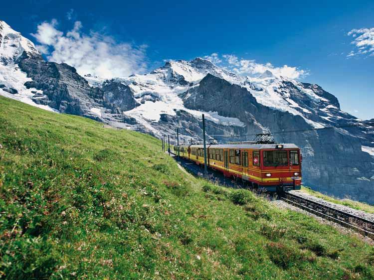 5 Dia Golden Pass Line: Interlaken - Zweisimmen - Montreux Traslado por conta própria para a estação ferroviária onde você pega o trem que irá levá-lo a Zweisimmen, onde transferimos para o Golden