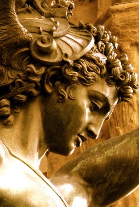 estátua Perseu e a Cabeça de