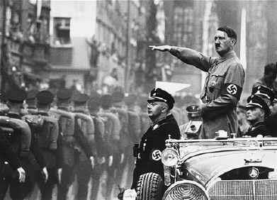 Hitler recebendo as honras