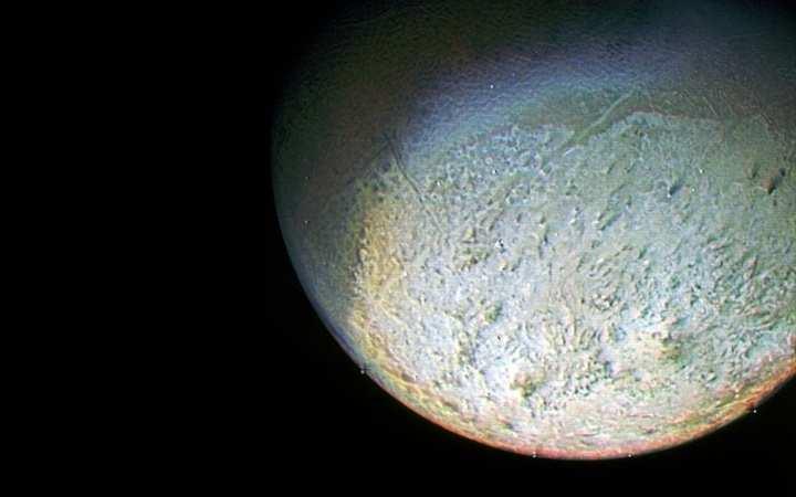 Imagem de Tritão enviada pela Voyager 2.