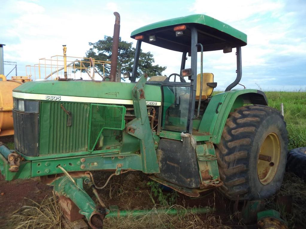 Equipamento: Trator de Pneu Marca: John Deere Modelo: 6605 Ano: 2008 Chassi: CQ6605A026788 Cor: Verde Prefixo: