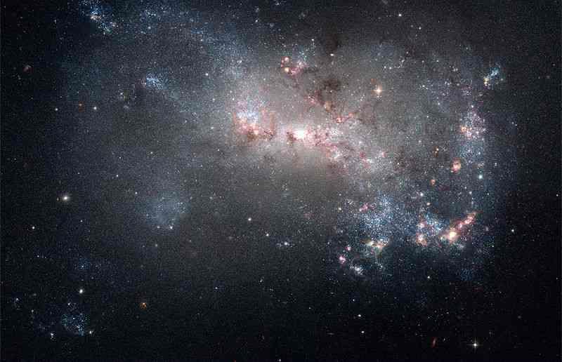 A Sequência de Hubble Galáxias Irregulares não apresentam uma forma organizada, sendo geralmente pequenas, ricas em gás e de baixa metalicidade.