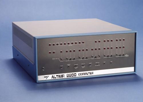 O Altair 8800, lançado em 1975, revolucionou tudo o que era conhecido como computador até aquela época.