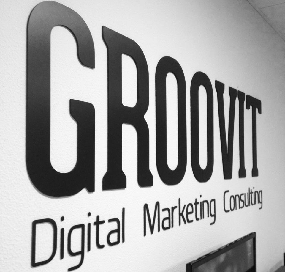 SOLUÇÕES GLOBAIS DE COMUNICAÇÃO DIGITAL www.groovit.pt 2 Full Service Digital Marketing Aliamos a tecnologia digital ao processo estratégico e criativo.