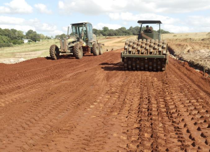 Subleitos: Material natural consolidado e compactado Cortes do corpo estradal; Material transportado e