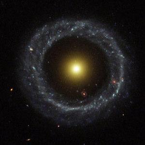 Colisões entre Galáxias Objeto de Hoag Os