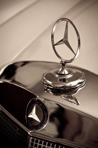 : Mercedes Benz.