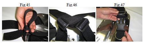 em seguida, tecer o cinto através do anel rodondo SS do lado direito do cinto da cintura (certifique-se o cinto de cintura é curvo corretamente para que ele contorne em torno do corpo e da cinta