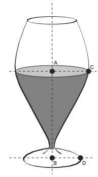 Qual deve ser o menor valor da razão para que uma bandeja tenha capacidade de portar exatamente quatro copos de uma só vez? a) 2 b) 14/25 c) 4 d) 24/5 e) 28/5 9.