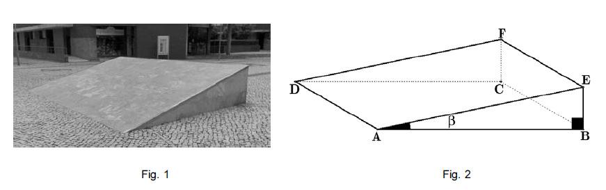 8. N Figur 1, podes oservr um rmp de pedr, cujo modelo geométrico é um prism em que s fces lteris são retângulos e s ses são triângulos retângulos; esse prism encontr-se representdo n Figur 2.