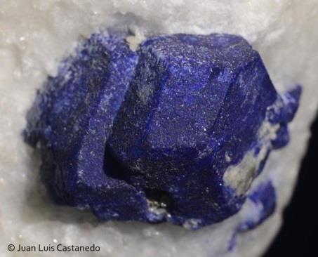 Propriedades ópticas Minerais não metálicos: Preto biotita Azul lazurita Verde