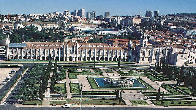 * Pelos Castelos e Pousadas de Portugal 11 noites / 12 dias Roteiro: 1 Dia Lisboa Chegada ao aeroporto de Lisboa e traslado privativo com assistência local para o hotel.