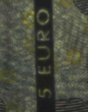 14 Genuinidade das notas de euro Filete de segurança O filete de segurança é um filamento contínuo que se encontra