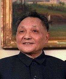 1977- assume Deng Xiaoping Postura contrária a Mao; Busca de valorização