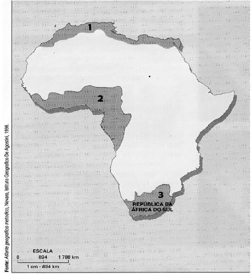 a) a China, desde as reformas realizada na década de 1970, se transformou em uma agressiva plataforma de exportação enquanto a Índia ainda permanecia, naquele momento, como um país de base agrária;