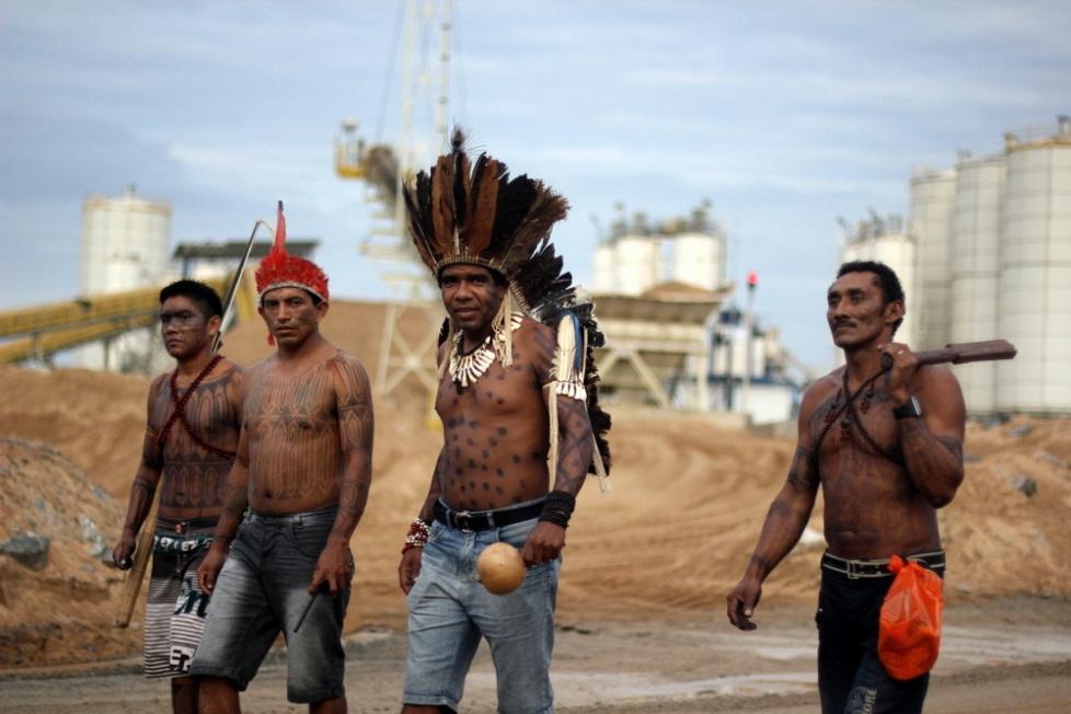 Desenvolvimento x Direitos dos Povos Indígenas: Belo Monte Argumentos da população indígena e da comunidade acadêmica: 1.