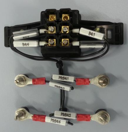 Interruptores Four-way: é uma extensão do conceito do interruptor three-way, pois permite que o mesmo ponto de luz seja comandado por três ou mais pontos.