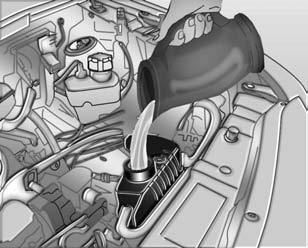 168 Cuidados com o veículo o motor esfrie. Antes de abrir o compartimento do motor, aguarde até que não haja mais sinais de vapor do líquido de arrefecimento.