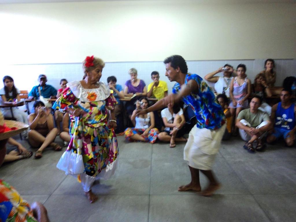 Grupo Tio Milico no IDEA 2010 Há também a participação de senhoras dançarinas de carimbó, também vindas de outras localidades, como D.