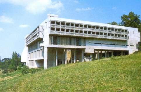 Fig. 03 - Convento de La Tourette, Le Corbusier, Lyon, França, em 1957. (Kahn, p.