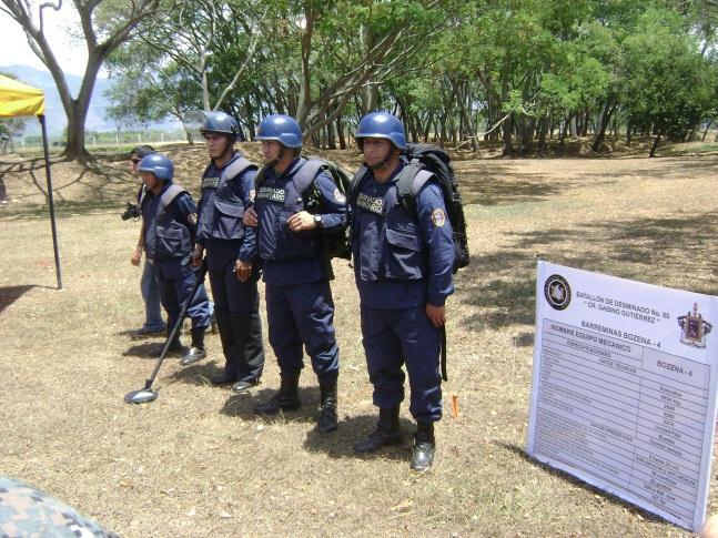 a comitiva que conheceu o Forte Militar de Tolemaida, onde o mais antigo dos que fizeram a visita era o Sr General de