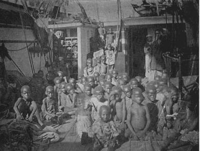 Como era um navio negreiro? Como os escravos eram transportados?