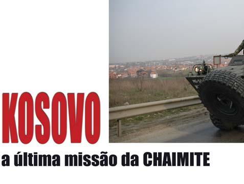 52 Texto e fotos Miguel Silva Machado, no Kosovo Osoldado pára-quedista Paulo Fonseca, 23 anos, condutor da Chaimite matrícula MG-50-85, olha sorridente para o militar sueco da KFOR que cumprimenta