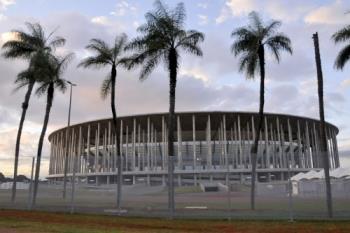 2013 - A Evolução dos Projetos Iniciadas as obras do Aterro Oeste PEDF Concluída a licitação da Coleta Seletiva Concluído o Estádio Nacional de Brasília Mané Garrincha PEDF