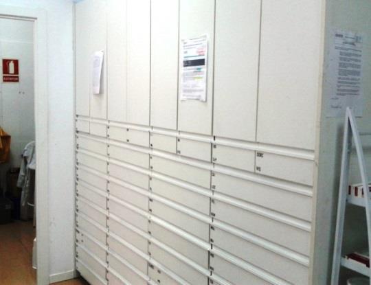 Prácticas Tuteladas en Oficina de Farmacia 2015 laboratorios más representados en la farmacia, están en estanterías también ordenados alfabéticamente.