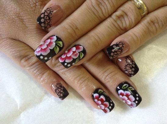 Unhas rosa Aberta com traços: Para mulheres delicadas que gostam de estilo e classe