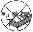 AVISO: Nunca olhe directamente no raio laser. CUIDADO: Não instale o aparelho num espaço apertado como uma estante de livros ou semelhante.