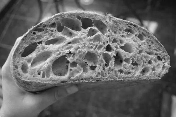 QUESTÃO CONTEXTO Você já experimentou pães fermentados naturalmente? A fermentação natural deixa o pão com textura e sabor bem característicos, mas é mais demorada.