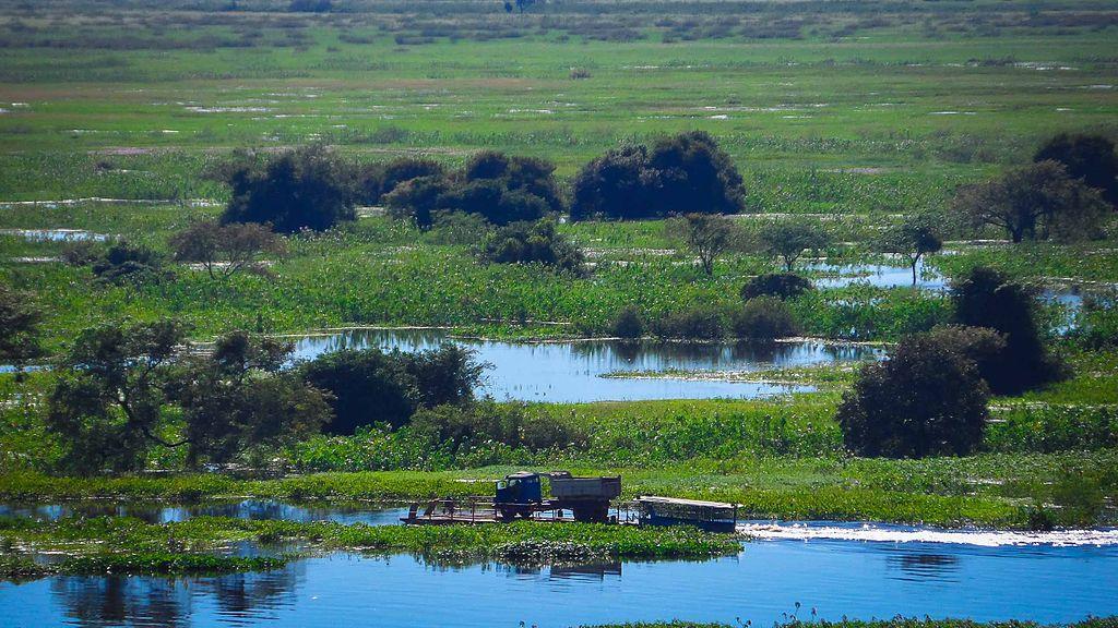 O clima do Pantanal é tropical e apresenta dois períodos bem definidos: uma estação seca, no inverno, e outra chuvosa, no verão.