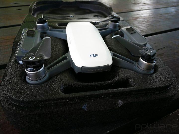O DJI Spark apresenta-se como um drone muito compacto e leve, podendo-se considerar um selfie drone, que permite ser controlado por gestos, ao estilo Jedi.