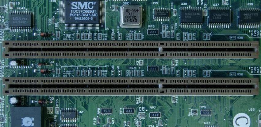 SLOT EISA BARRAMENTO = 32 BITS FREQÜÊNCIA = 8 MHZ TRANSFERÊNCIA DE