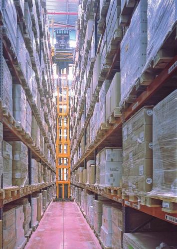 operações de armazenamento e distribuição na Espanha a partir de um único centro logístico e, desta forma, reduzir custos.