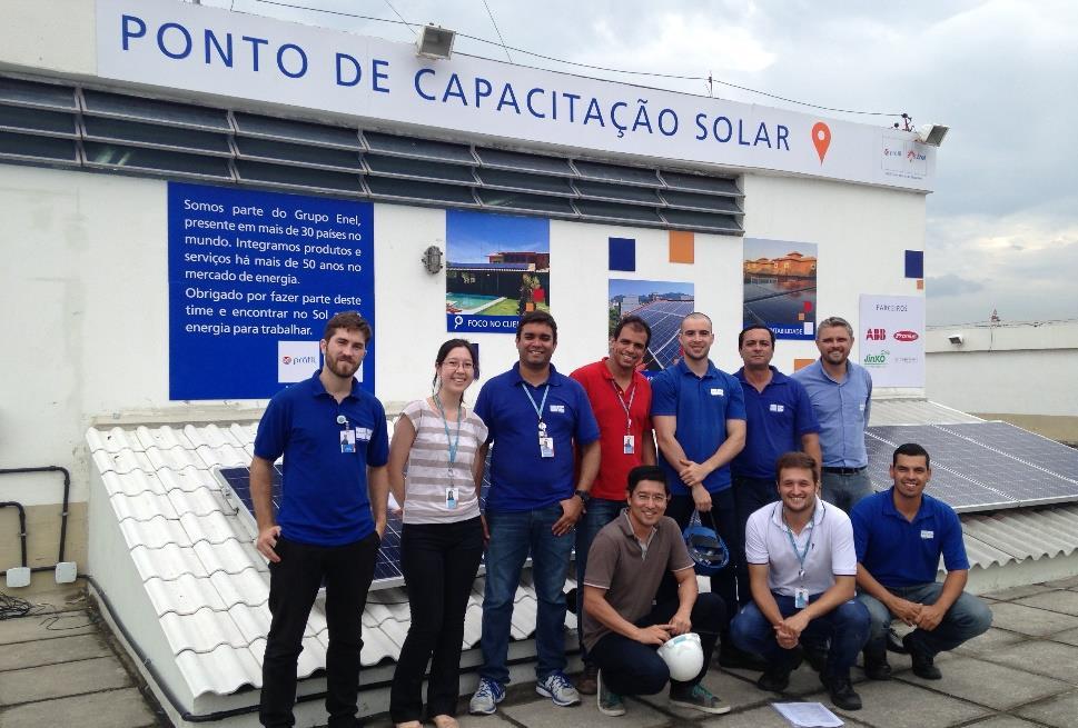 N O S S O S C A S E S PROGRAMA DE CAPACITAÇÃO + CENTRO DE TREINAMENTO FOTOVOLTAICO O programa de capacitação implementado proporcionou a aceleração do desenvolvimento da equipe de engenharia e