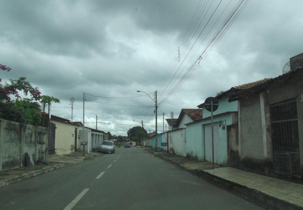 Observando os elementos urbanos na paisagem urbana: Sistema Viário Nome das vias formas dimensões (calçadas e pistas de rolamento)