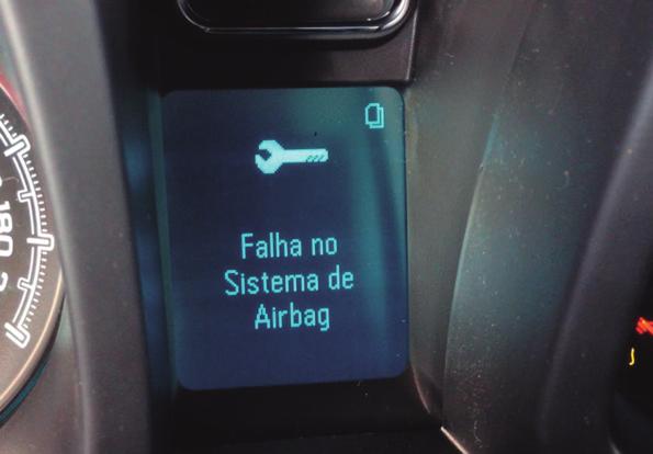 PROGRAMANDO A CÂMERA DE RÉ Caso esteja instalando uma câmera de ré será necessário fazer a programação do Mylink seguindo os passos abaixo: 1 : Verifique se o DIP SWITCH 1 superior está voltado para