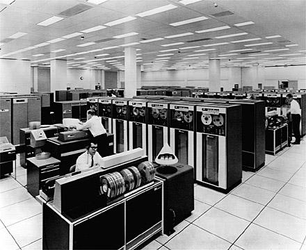 A segunda geração: transistores software de sistema Linha IBM: compatibilidade de software