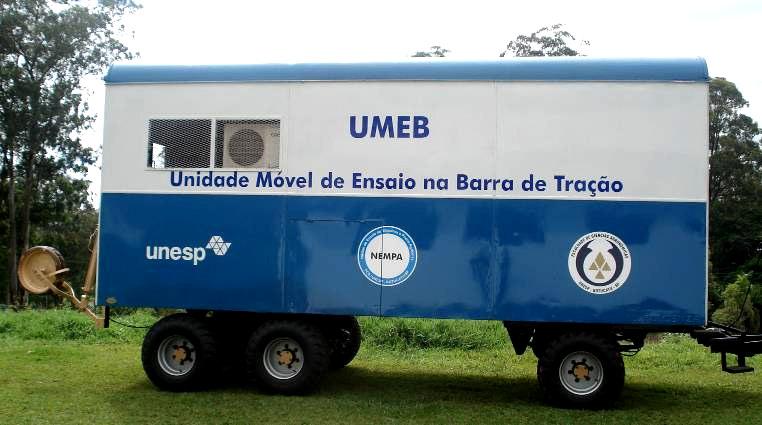 UMEB - Unidade móvel para ensaio da barra de tração 783 Progressos consideráveis vêm sendo obtidos, nas últimas décadas, no estudo da tração, explica ZOZ (1997), quando foram desenvolvidos critérios