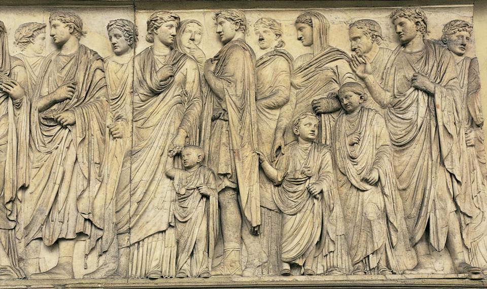 Arte Romana A mais antiga arte romana geralmente é associada à derrubada dos reis etruscos e ao estabelecimento da República, em 509 a.c. A arte romana é tradicionalmente dividida em dois períodos principais: a arte da República e a arte do Império Romano (de 27 a.