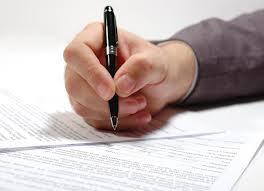 O CONTRATO Um contrato é um acordo que gera obrigações para as partes que obriga o fornecedor a fornecer os produtos, serviços ou resultados especificados e obriga o comprador a fornecer compensação