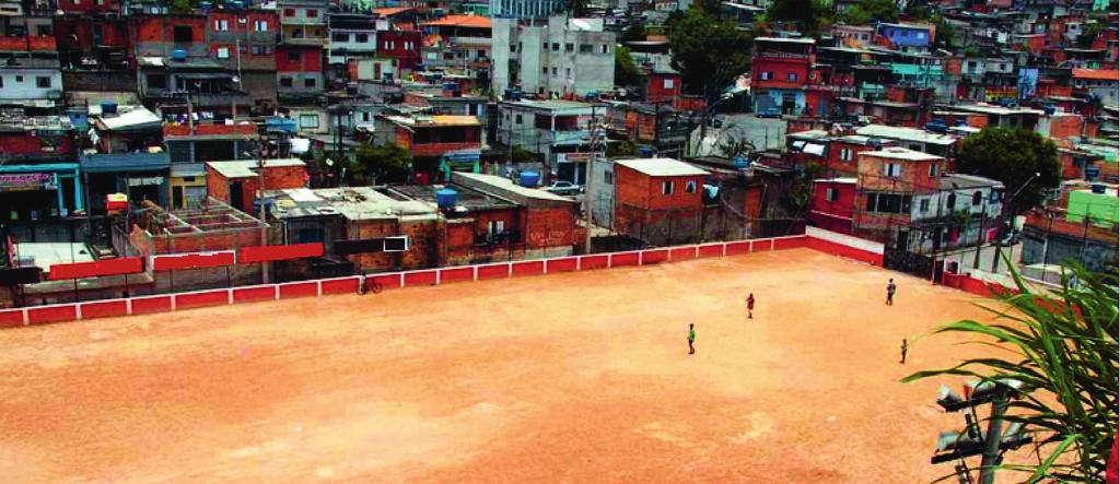 Questão 7 Observe a figura que representa um campo de futebol em uma comunidade. Fonte da Imagem: futbolando.blogspot.com.br. Acesso em 19.04.