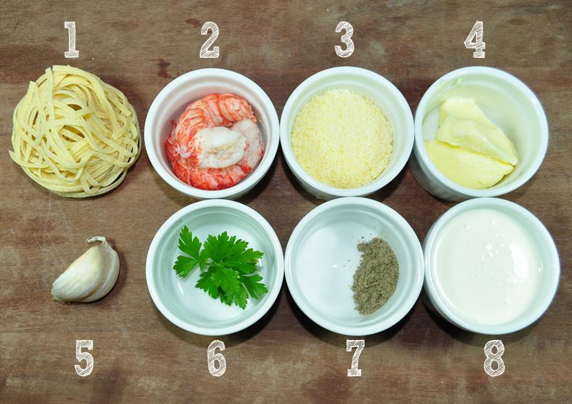 1-150g de fettuccine; 2-200g de lagostim descascado (aprenda a descascar aqui), ou 750g de lagostim inteiro sem descascar; 3-1/3 de xícara (80g) de queijo parmesão ralado; 4-60g de manteiga; 5-4