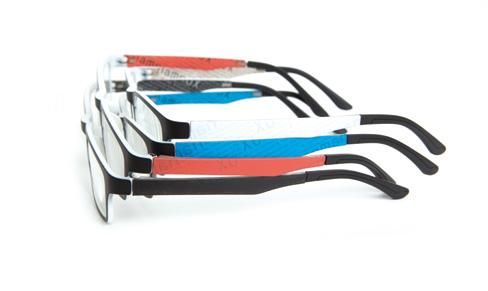 Óculos de leitura clássicos com gravuras nas hastes Estojo em pano 2 53 mm 31 mm 16 mm 140 mm Conjunto de óculos de leitura 7501 99 20 (1 por cor e dioptria) Preto-preto Preto-azul + 1,0 + 1,5 + 2,0
