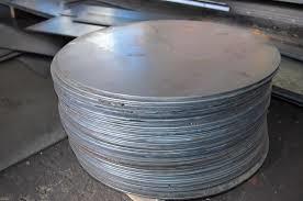 Muito utilizado na indústria devido sua capacidade de cortar qualquer metal condutor de eletricidade principalmente os metais não ferrosos que não podem ser cortados pelo processo oxicorte.