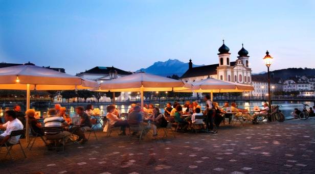 Praça do Mercado 5º Dia / Engelberg (Monte Titlis) / Bondinho Rotair / Grindelwald Café da manhã no hotel.
